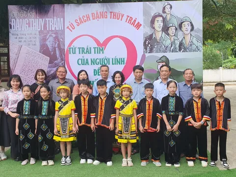 Tủ sách Đặng Thùy Trâm- món quà ý nghĩa đầu năm học mới