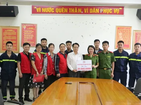 Hội Chữ thập đỏ thành phố Hà Nội thăm hỏi các chiến sĩ phòng cháy