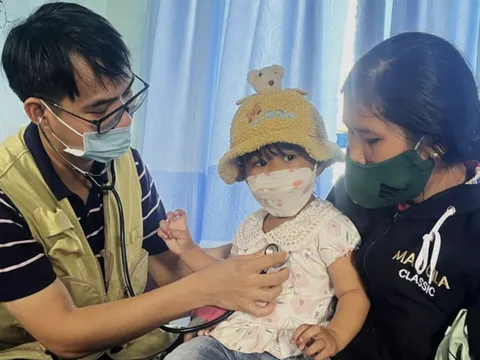 Hơn 1.000 trẻ em miền núi Phú Yên được khám tầm soát, điều trị bệnh tim miễn phí