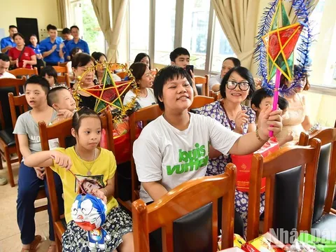 Trung thu yêu thương cùng các em thiếu nhi tại Bệnh viện Phục hồi chức năng Hà Nội