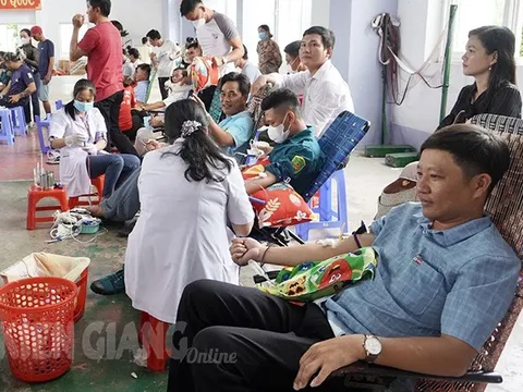 Người đàn ông 30 lần cho đi "giọt máu nghĩa tình"