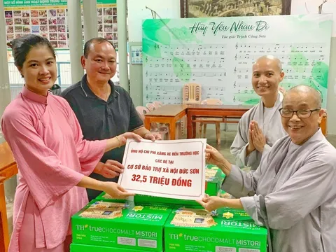 Huế: Trung thu ấm cúng cùng các em nhỏ Viện mồ côi chùa Đức Sơn