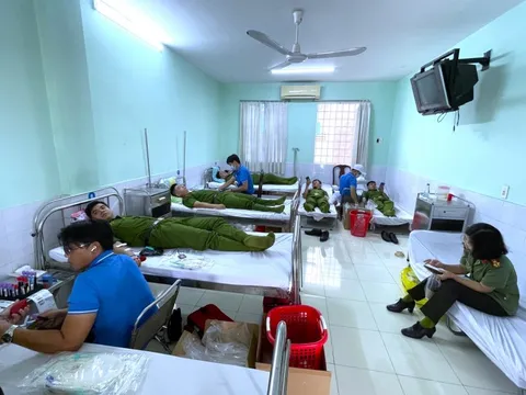 Gần 300 CBCS Công an tỉnh Đồng Nai hiến máu tình nguyện