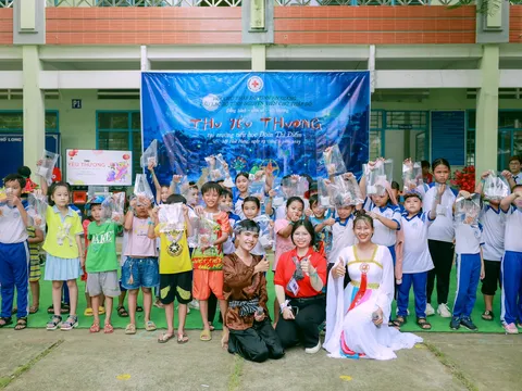 Mùa trăng yêu thương với các em nhỏ