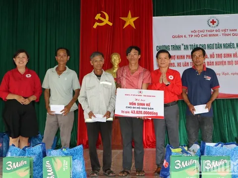 Hỗ trợ hơn 215 triệu đồng cho ngư dân nghèo, khó khăn ở Quảng Ngãi