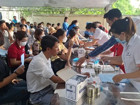Gần 500 đoàn viên, người lao động đăng ký hiến máu tình nguyện