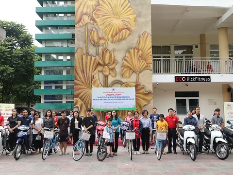 Hội Chữ thập đỏ Hà Nội hỗ trợ hơn 7 tỉ đồng cho các nạn nhân vụ cháy chung cư mini ở Thanh Xuân