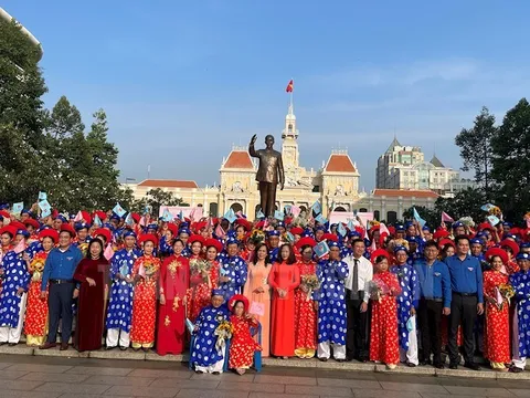 TP Hồ Chí Minh tổ chức lễ cưới tập thể cho 82 cặp đôi thanh niên công nhân có hoàn cảnh khó khăn