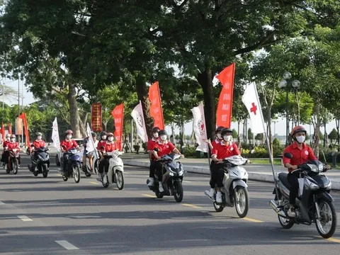 Những người trẻ đi khắp nẻo đường, ngõ hẻm vận động hiến máu