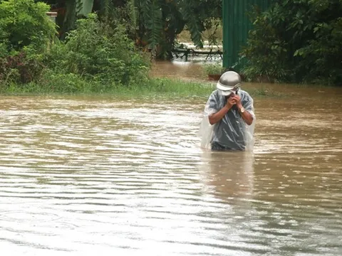 Quảng Trị: Mưa lớn gây ngập và chia cắt nhiều tuyến giao thông