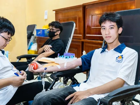 Nối vòng tay tình nguyện, trao giọt máu yêu thương