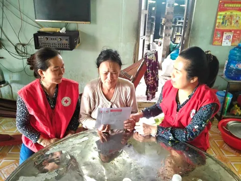 Hội Chữ thập đỏ tỉnh Bình Thuận thăm hỏi, hỗ trợ gia đình nạn nhân vụ tai nạn lao động