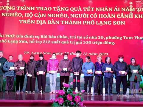 Trao tặng 212 suất quà tết Nhân ái trên địa bàn thành phố Lạng Sơn