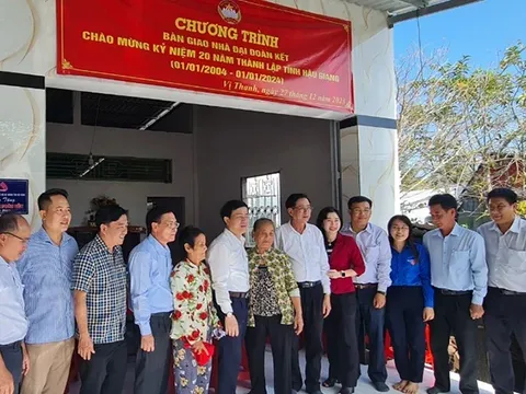 Bàn giao hơn 1.100 căn nhà Đại đoàn kết ở Hậu Giang