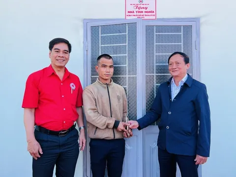 Hội Chữ thập đỏ tỉnh Gia Lai bàn giao 2 nhà tình nghĩa tại huyện Đak Đoa