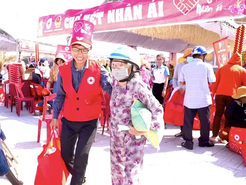 Bình Thuận tổ chức “Tết Nhân ái” cho người nghèo, hoàn cảnh khó khăn tại Hàm Tân