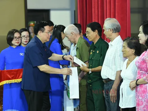 Chủ tịch Quốc hội Vương Đình Huệ: Bạc Liêu chuẩn bị các điều kiện tốt nhất phục vụ Nhân dân đón Tết vui tươi, lành mạnh, an toàn, tiết kiệm