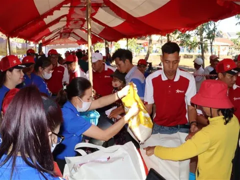 Tết Nhân ái mang niềm vui đến người dân vùng sâu