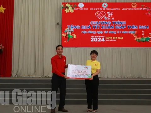 Quỹ Thiện Tâm hỗ trợ 1.100 phần quà tết đến gia đình khó khăn Hậu Giang