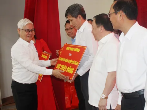 Bình Dương tặng gần 4 tỷ đồng quà Xuân Giáp Thìn cho các hộ gia đình có hoàn cảnh khó khăn ở tỉnh Bình Phước