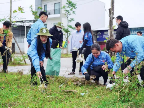 Hơn 1.000 người tham gia “xóa” rác thải nhựa