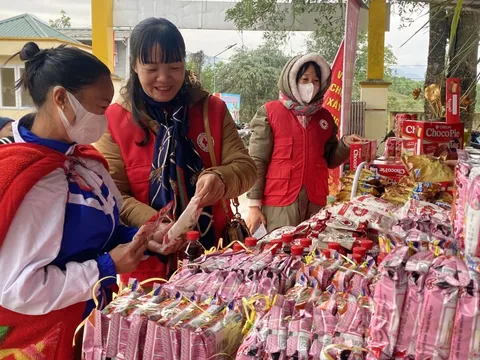 Chợ “Tết Nhân ái” - Xuân Giáp Thìn 2024: Vẻ đẹp tình người