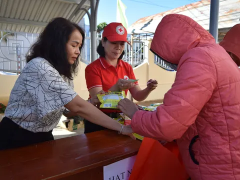 Ấm áp chợ Tết nhân ái 0 đồng