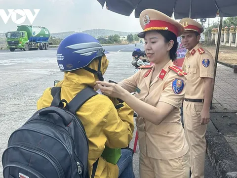Ấm lòng người trên đường qua Đắk Nông về quê ăn Tết