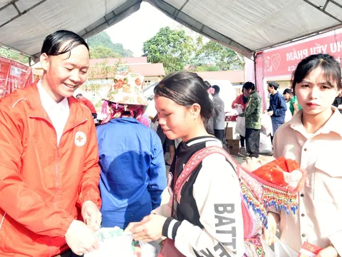 "Tết Nhân ái" Xuân Giáp Thìn tại xã Cao Tân (Pác Nặm)