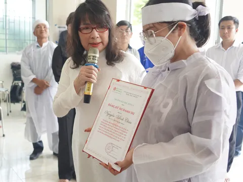 Trao bằng kỹ sư danh dự cho nam sinh hiến xác cho y học