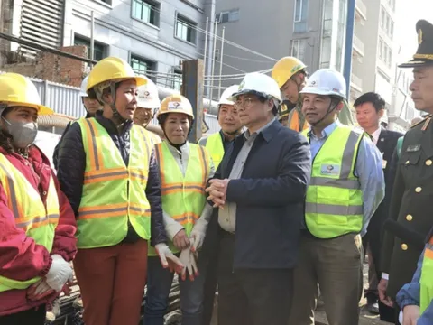 Thủ tướng thăm và chúc Tết cán bộ, công nhân tại Hà Nội