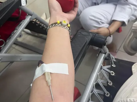 Kịp thời hiến máu cứu nữ sinh ngã từ tầng cao xuống sân trường