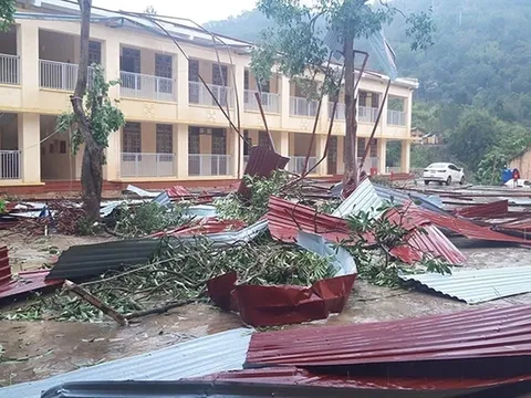 Gió lốc, mưa đá gây nhiều thiệt hại tại xã biên giới Sơn La