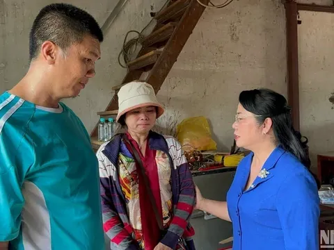 TP Hồ Chí Minh thăm hỏi, hỗ trợ các gia đình trong vụ cháy ở quận 8