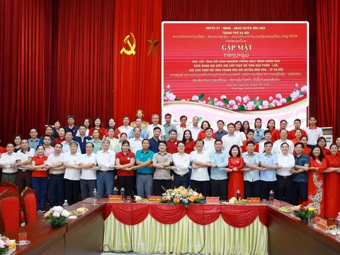 Hội Chữ thập đỏ tỉnh Thanh Hóa và tỉnh Hủa Phăn (Lào) làm việc tại huyện Ứng Hòa