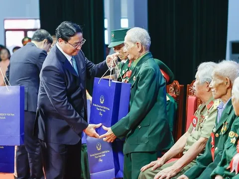 Chiến thắng Điện Biên Phủ mãi mãi là bản anh hùng ca bất diệt, "một dấu mốc bằng vàng chói lọi"