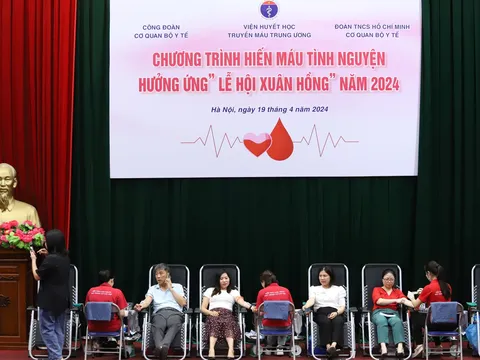 Hàng trăm cán bộ ngành y hiến máu cứu người hưởng ứng ‘Lễ hội Xuân hồng’ năm 2024