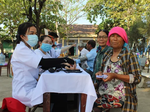 Những phần quà yêu thương, ấm áp gửi tặng 400 học sinh, hộ nghèo tại Ninh Thuận