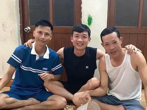 Khen thưởng 2 cán bộ xã dũng cảm cứu du khách bị đuối nước