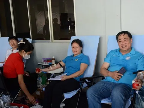 150 đoàn viên Công đoàn Sóc Trăng tham gia hiến máu tình nguyện