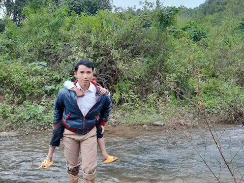 Thầy giáo 22 năm miệt mài “gieo chữ” vùng biên giới Việt - Lào