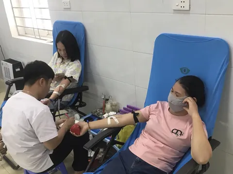 2 phụ nữ từ Hà Tĩnh ra Nghệ An hiến máu hiếm cứu người