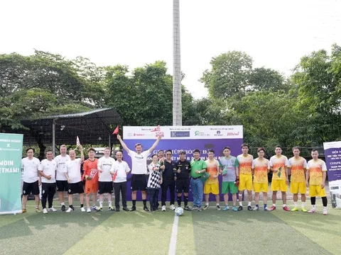 Giao hữu bóng đá giữa cầu thủ, doanh nhân đến từ Bang Bremen và người yêu quý bóng đá Đức tại Hà Nội