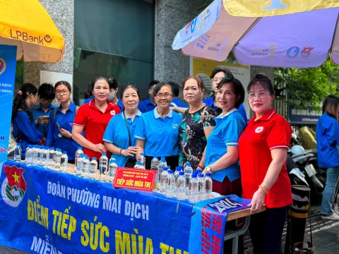 Hàng nghìn "bữa ăn 0 đồng" của phụ nữ Thủ đô tiếp sức mùa thi