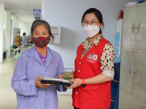 370 suất ăn miễn phí đến với người bệnh