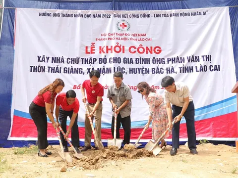 Trao yêu thương tới các hoàn cảnh khó khăn tại Bắc Hà