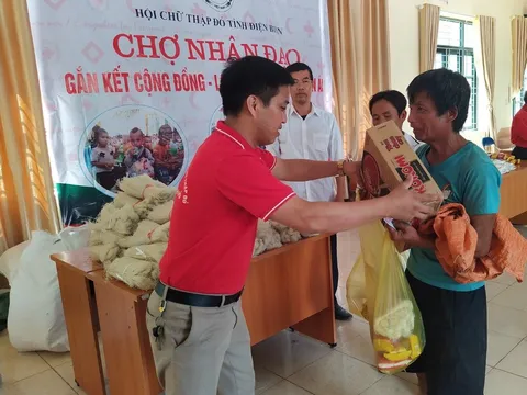 Chợ Nhân đạo ấm lòng bà con bản xa