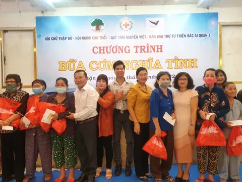 "Bữa cơm nghĩa tình"