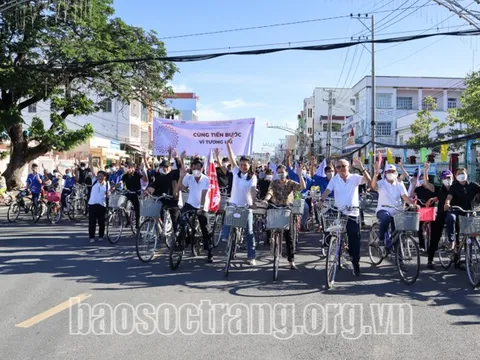Đạp xe, trồng rừng ngập mặn hưởng ứng Ngày môi trường thế giới