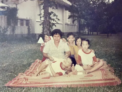 Tình mẫu tử thiêng liêng của Người mẹ nuôi vỹ đại